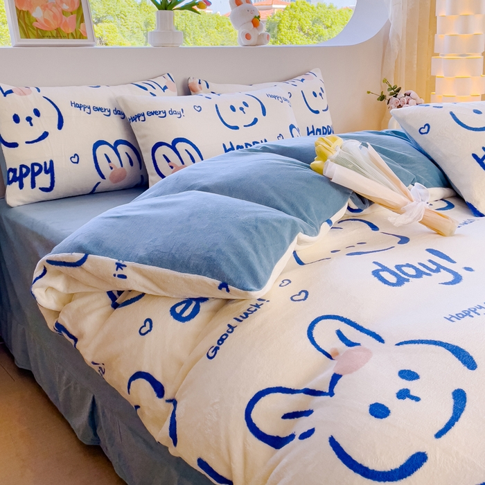 91家纺网 家纺一手货源 找家纺 仟网汇 2025新款直播热款跑量牛奶绒印花款四件套 可爱熊蓝