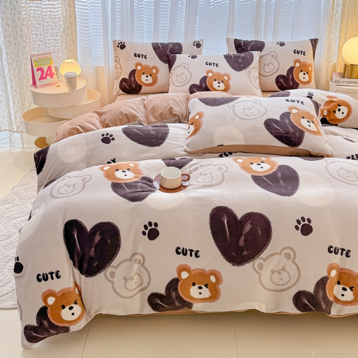 91家纺网 家纺一手货源 找家纺 仟网汇 2025新款直播热款跑量牛奶绒印花款四件套 酷乐熊