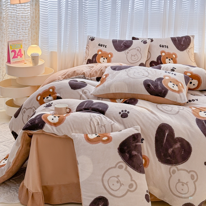 91家纺网 家纺一手货源 找家纺 仟网汇 2025新款直播热款跑量牛奶绒印花款四件套 酷乐熊