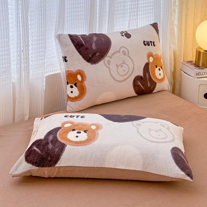 91家纺网 家纺一手货源 找家纺 仟网汇 2025新款直播热款跑量牛奶绒印花款四件套 酷乐熊