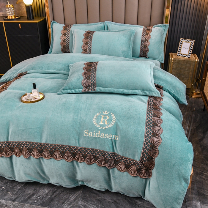 91家纺网 家纺一手货源 找家纺 仟网汇 2025热款轻奢贵族风蕾丝立体刺绣高克重牛奶绒四件套金貂绒法莱绒 翡翠绿