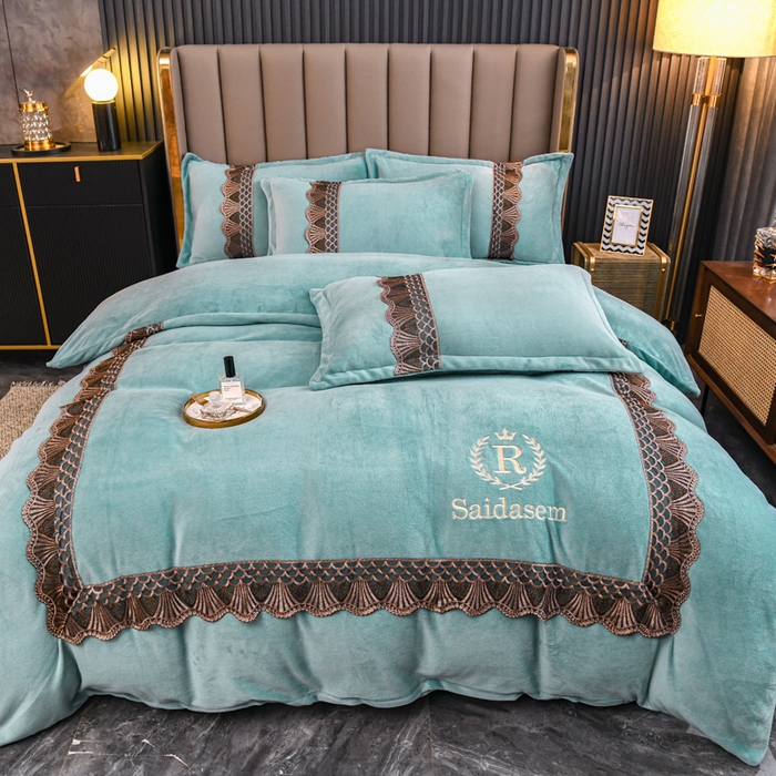 91家纺网 家纺一手货源 找家纺 仟网汇 2025热款轻奢贵族风蕾丝立体刺绣高克重牛奶绒四件套金貂绒法莱绒 翡翠绿