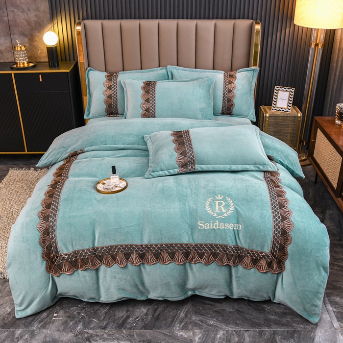 91家纺网 家纺一手货源 找家纺 仟网汇 2025热款轻奢贵族风蕾丝立体刺绣高克重牛奶绒四件套金貂绒法莱绒 翡翠绿