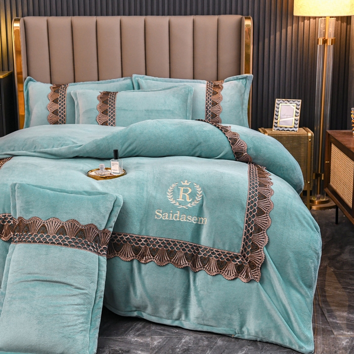 91家纺网 家纺一手货源 找家纺 仟网汇 2025热款轻奢贵族风蕾丝立体刺绣高克重牛奶绒四件套金貂绒法莱绒 翡翠绿