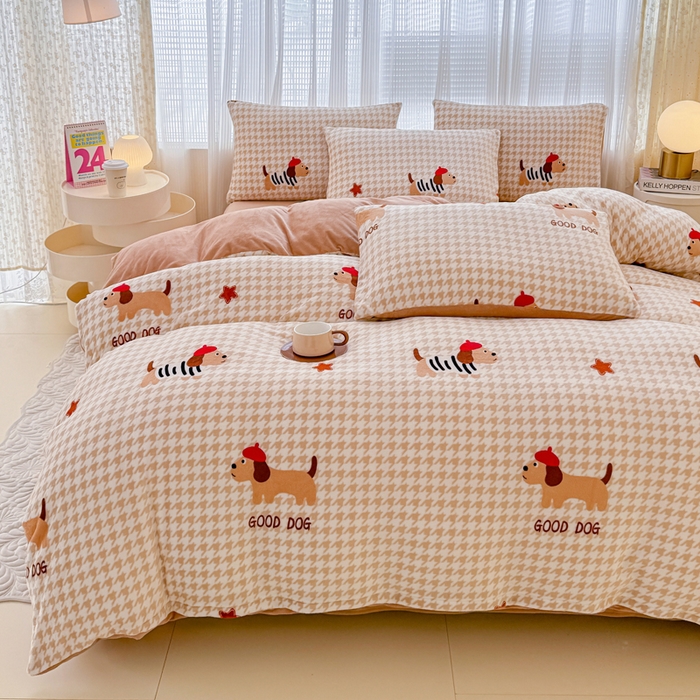 91家纺网 家纺一手货源 找家纺 仟网汇 2025新款直播热款跑量牛奶绒印花款四件套 腊肠狗