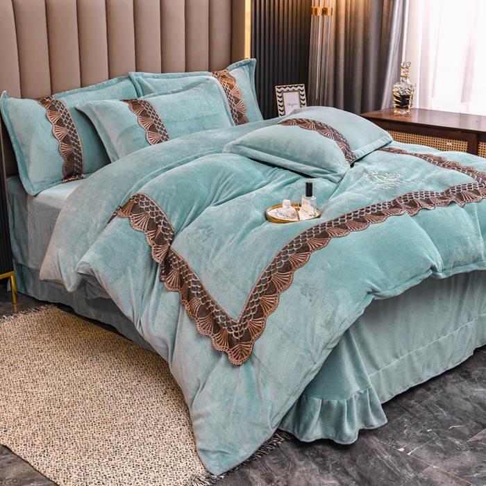 91家纺网 家纺一手货源 找家纺 仟网汇 2025热款轻奢贵族风蕾丝立体刺绣高克重牛奶绒四件套金貂绒法莱绒 翡翠绿