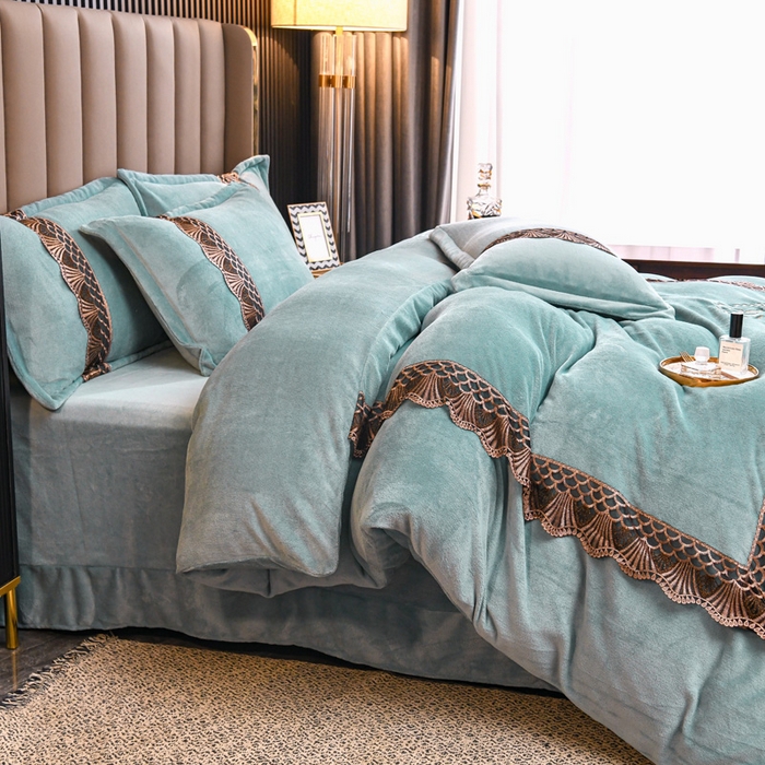 91家纺网 家纺一手货源 找家纺 仟网汇 2025热款轻奢贵族风蕾丝立体刺绣高克重牛奶绒四件套金貂绒法莱绒 翡翠绿