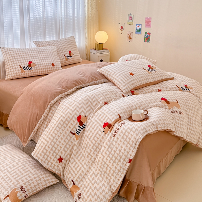 91家纺网 家纺一手货源 找家纺 仟网汇 2025新款直播热款跑量牛奶绒印花款四件套 腊肠狗