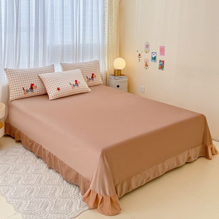 91家纺网 家纺一手货源 找家纺 仟网汇 2025新款直播热款跑量牛奶绒印花款四件套 腊肠狗