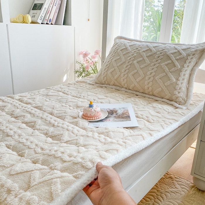 91家纺网 家纺一手货源 找家纺 凌云家纺 2025新款牛奶绒塔芙蓉学生宿舍单人冬天加绒加厚床垫软垫 米杏