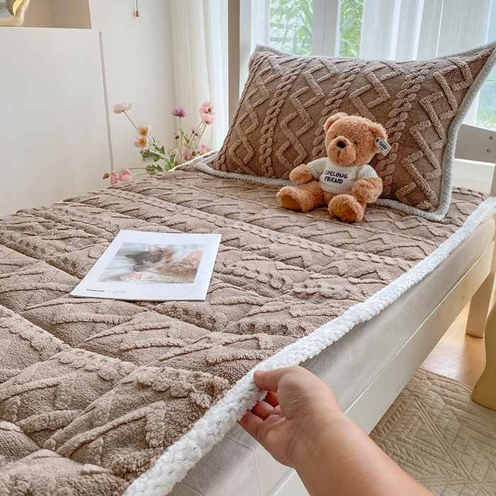 91家纺网 家纺一手货源 找家纺 凌云家纺 2025新款牛奶绒塔芙蓉学生宿舍单人冬天加绒加厚床垫软垫 卡其