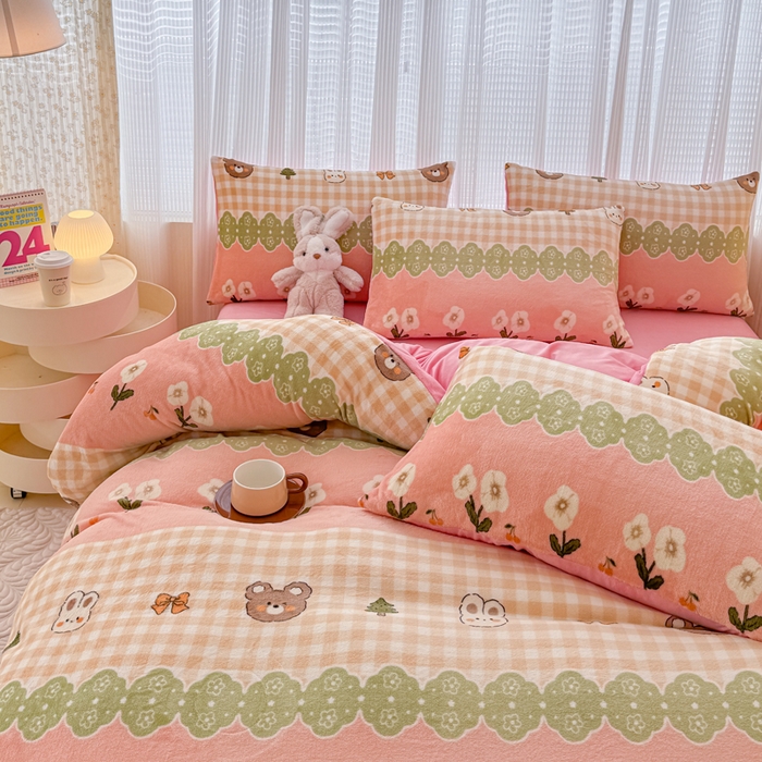 91家纺网 家纺一手货源 找家纺 仟网汇 2025新款直播热款跑量牛奶绒印花款四件套 小游园