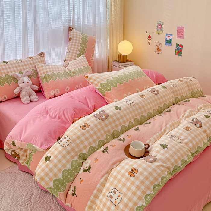 91家纺网 家纺一手货源 找家纺 仟网汇 2025新款直播热款跑量牛奶绒印花款四件套 小游园