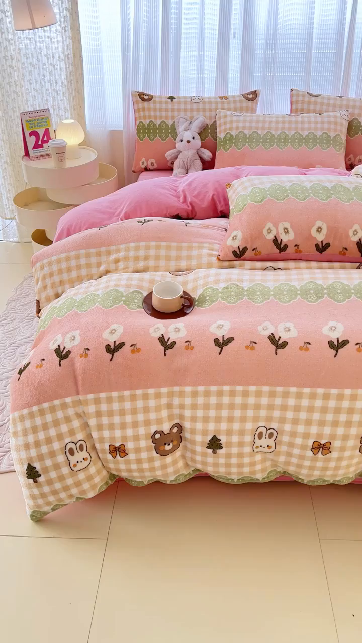 91家纺网 家纺一手货源 找家纺 仟网汇 2025新款直播热款跑量牛奶绒印花款四件套 小游园