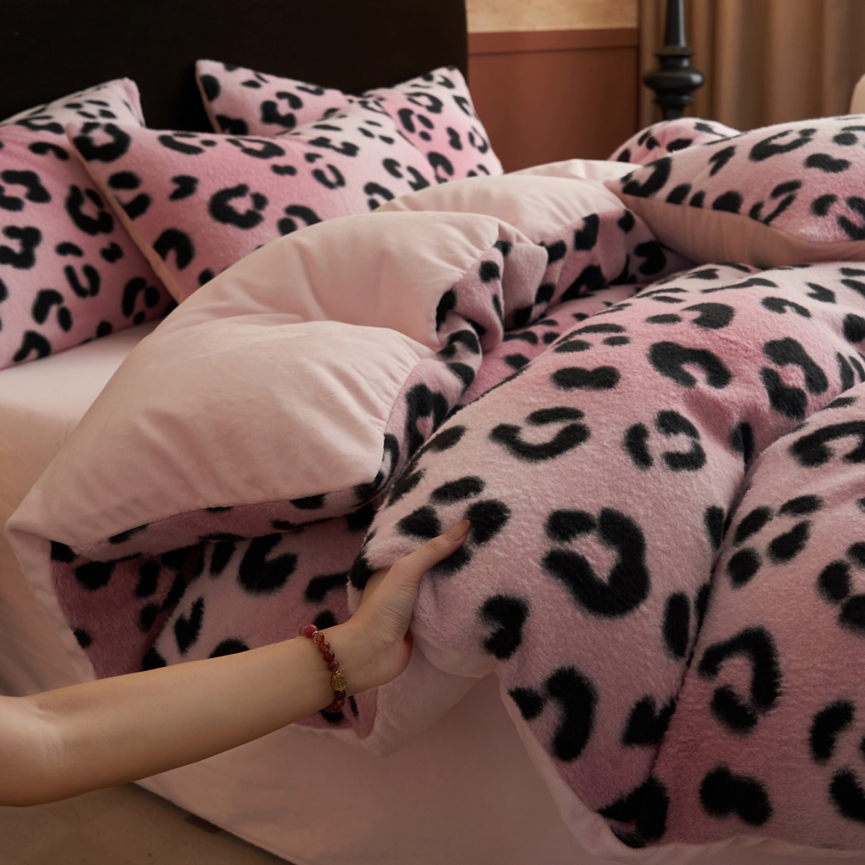 91家纺网 家纺一手货源 找家纺 （总）晨曦家纺 2025新款加厚加绒羊驼绒四件套牛奶绒四件套