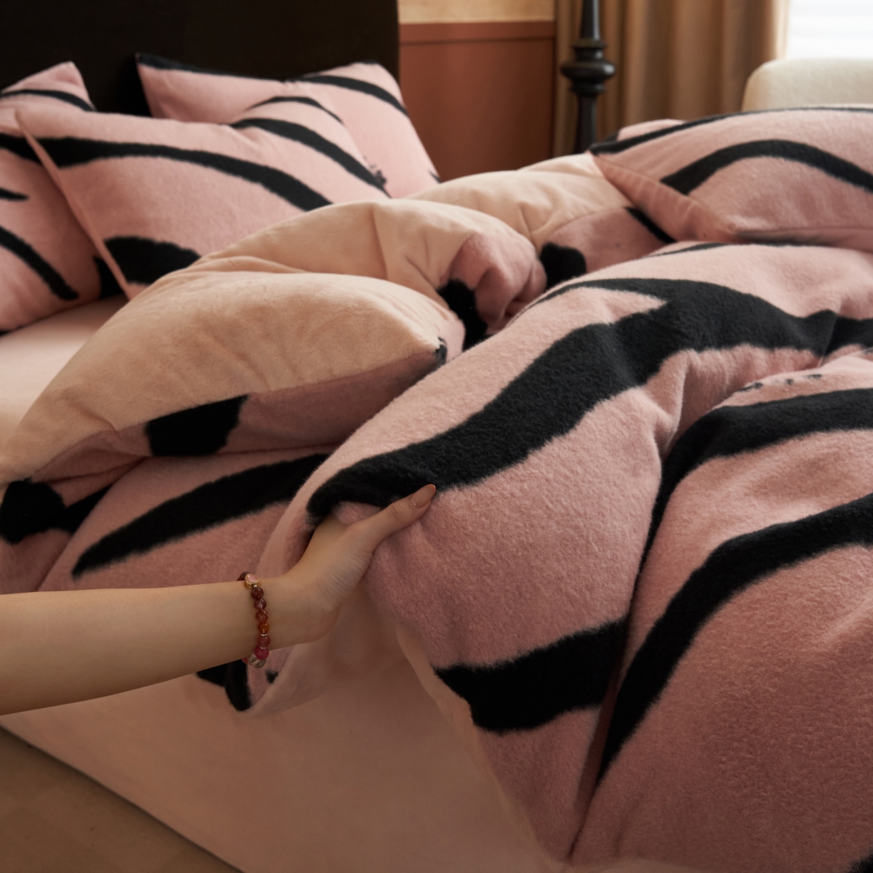 91家纺网 家纺一手货源 找家纺 （总）晨曦家纺 2025新款加厚加绒羊驼绒四件套牛奶绒四件套