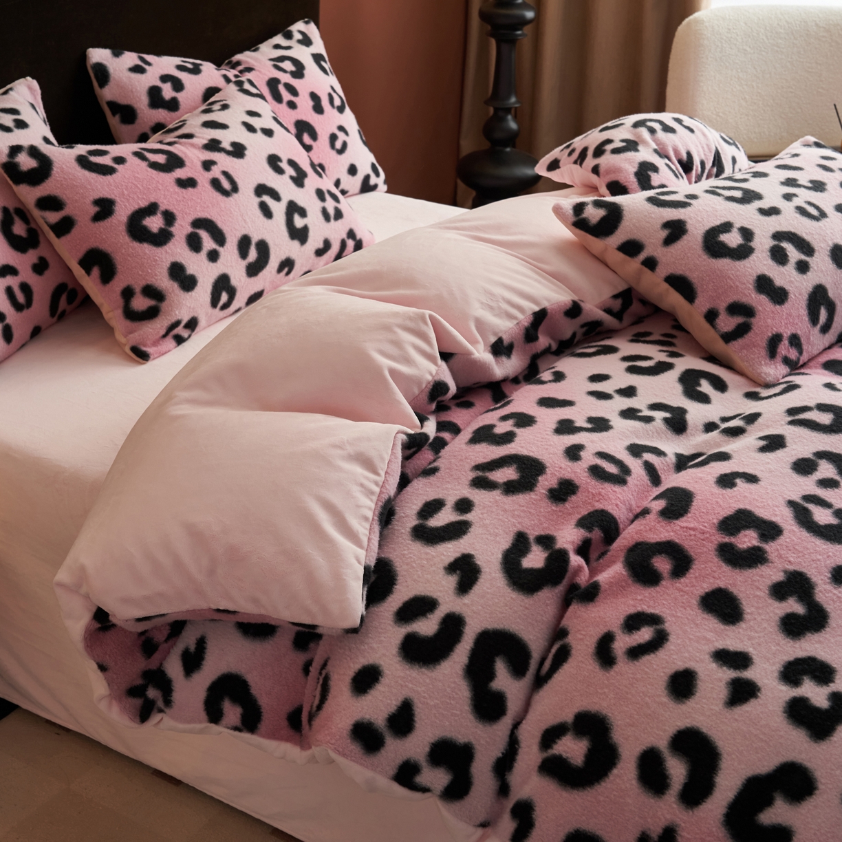 91家纺网 家纺一手货源 找家纺 晨曦家纺 2025新款加厚加绒羊驼绒四件套牛奶绒四件套 豹纹-粉