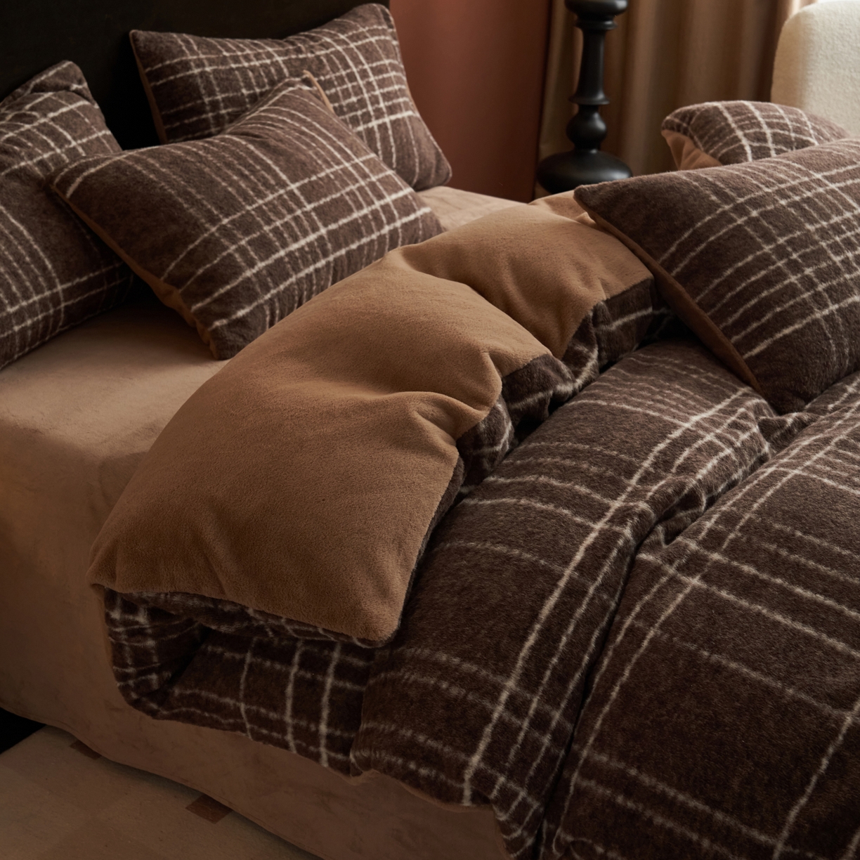 91家纺网 家纺一手货源 找家纺 晨曦家纺 2025新款加厚加绒羊驼绒四件套牛奶绒四件套 年华-咖