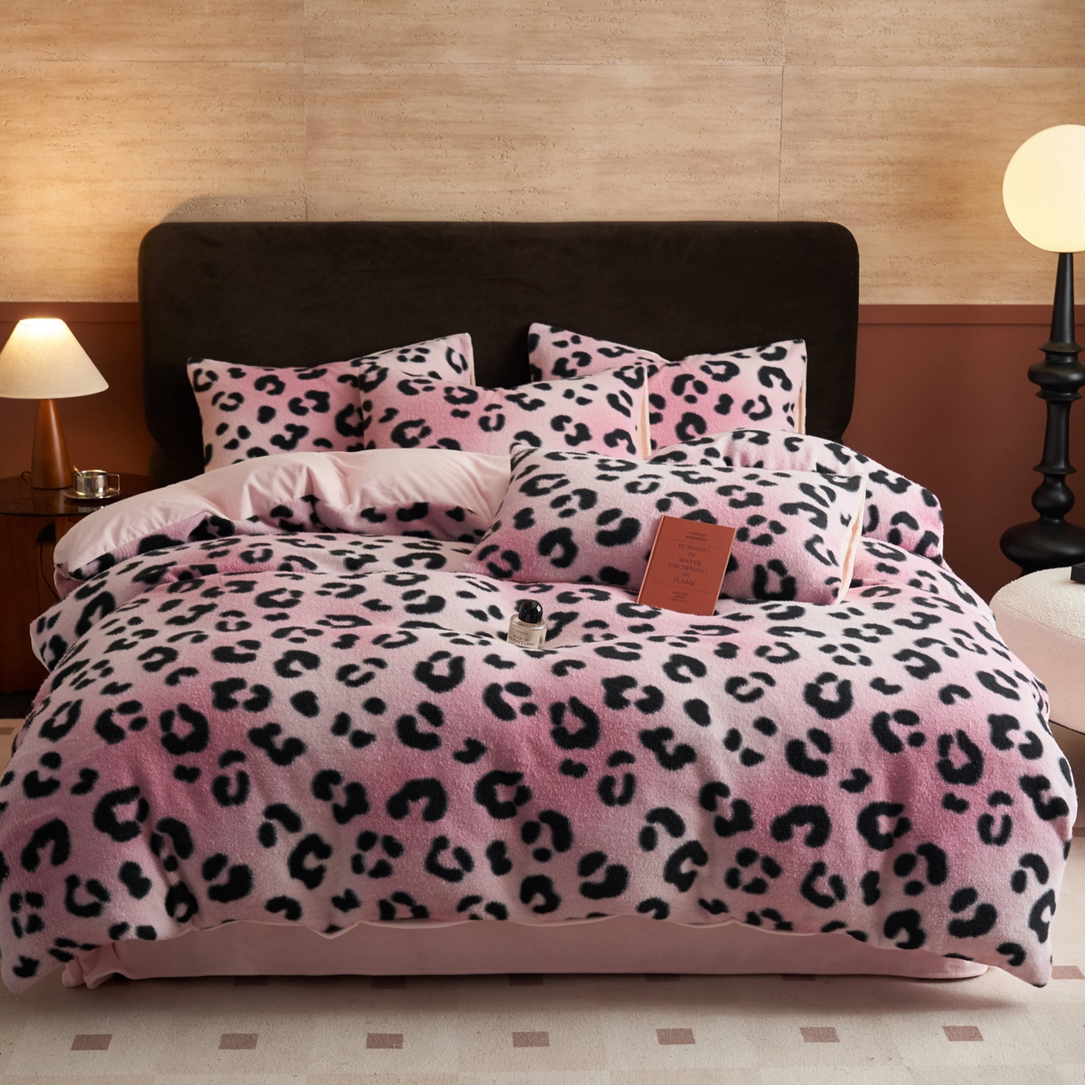 91家纺网 家纺一手货源 找家纺 晨曦家纺 2025新款加厚加绒羊驼绒四件套牛奶绒四件套 豹纹-粉