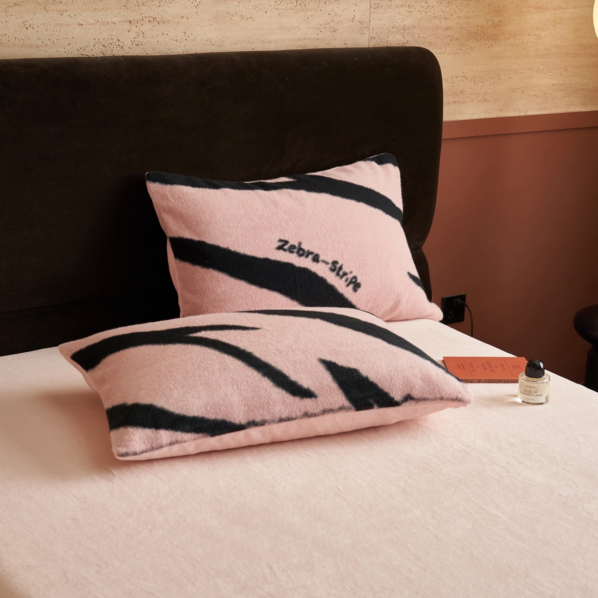 91家纺网 家纺一手货源 找家纺 晨曦家纺 2025新款加厚加绒羊驼绒四件套牛奶绒四件套 岁月流金-粉