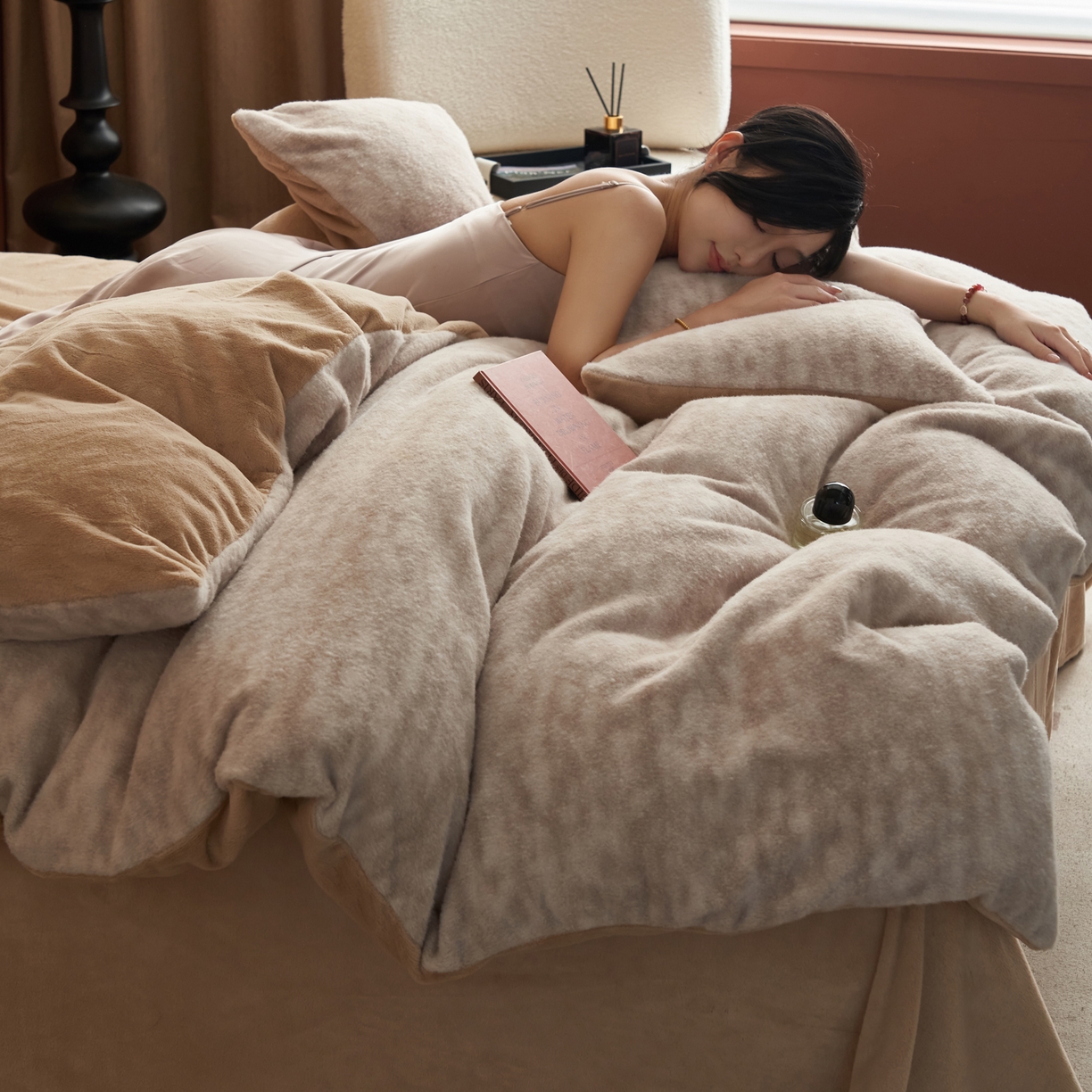 91家纺网 家纺一手货源 找家纺 晨曦家纺 2025新款加厚加绒羊驼绒四件套牛奶绒四件套 如歌