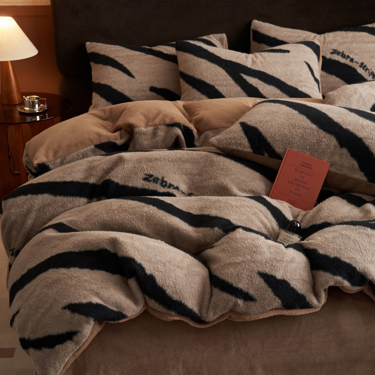 91家纺网 家纺一手货源 找家纺 晨曦家纺 2025新款加厚加绒羊驼绒四件套牛奶绒四件套 岁月流金-咖