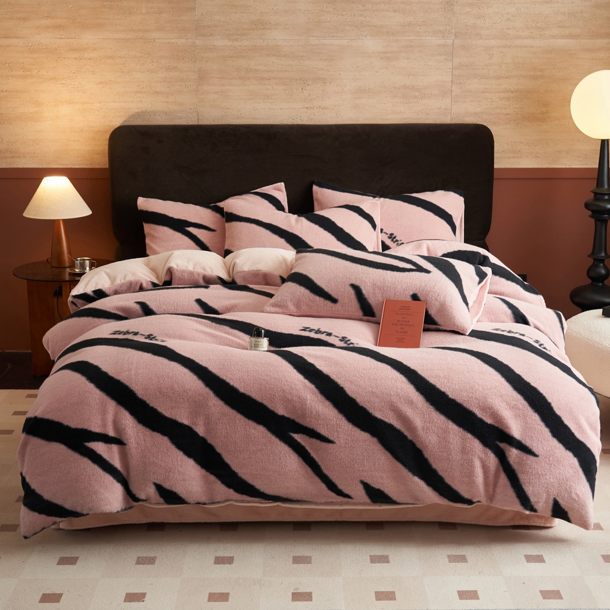 91家纺网 家纺一手货源 找家纺 晨曦家纺 2025新款加厚加绒羊驼绒四件套牛奶绒四件套 岁月流金-粉