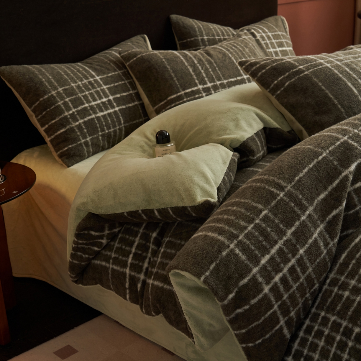 91家纺网 家纺一手货源 找家纺 晨曦家纺 2025新款加厚加绒羊驼绒四件套牛奶绒四件套 年华-奶昔绿