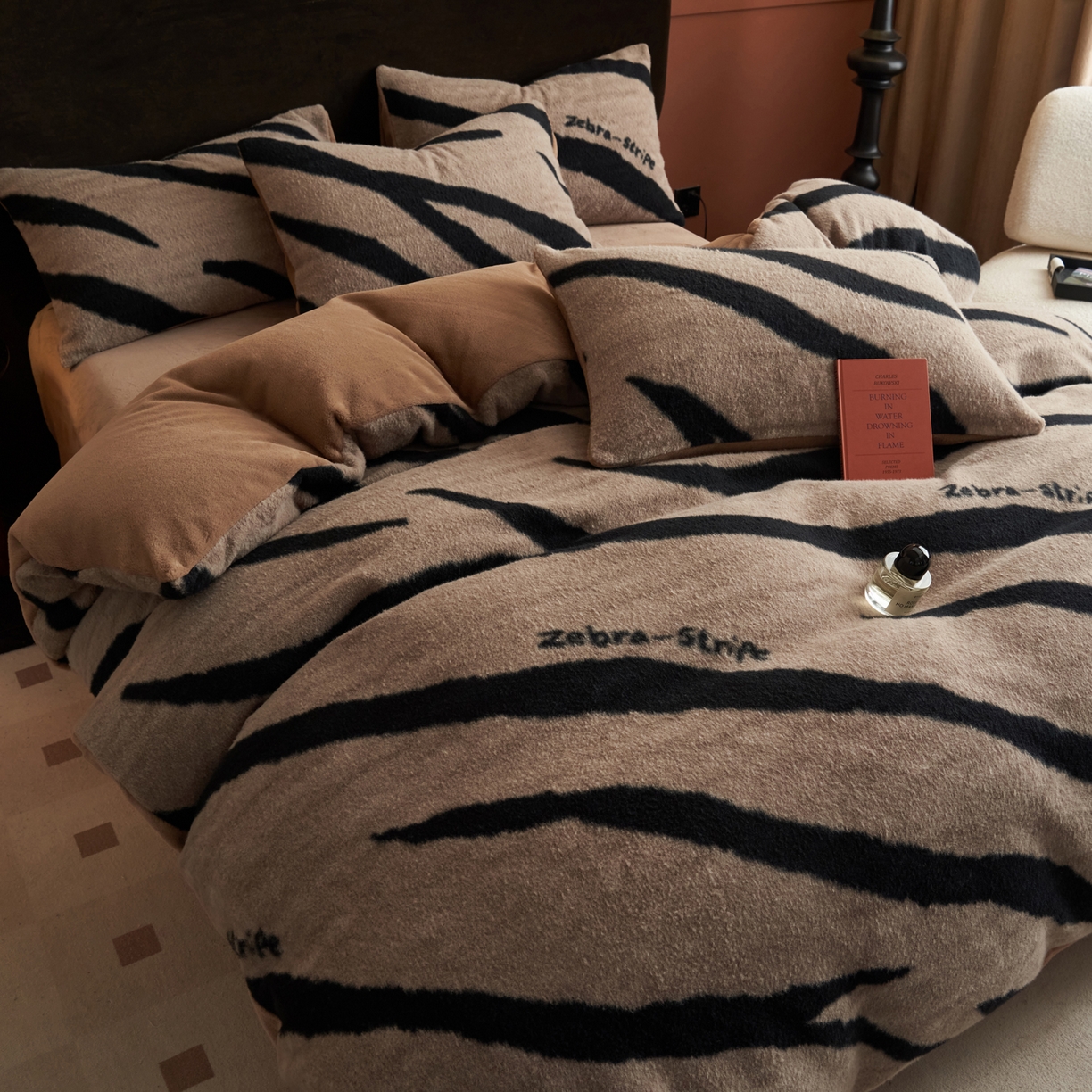 91家纺网 家纺一手货源 找家纺 晨曦家纺 2025新款加厚加绒羊驼绒四件套牛奶绒四件套 岁月流金-咖