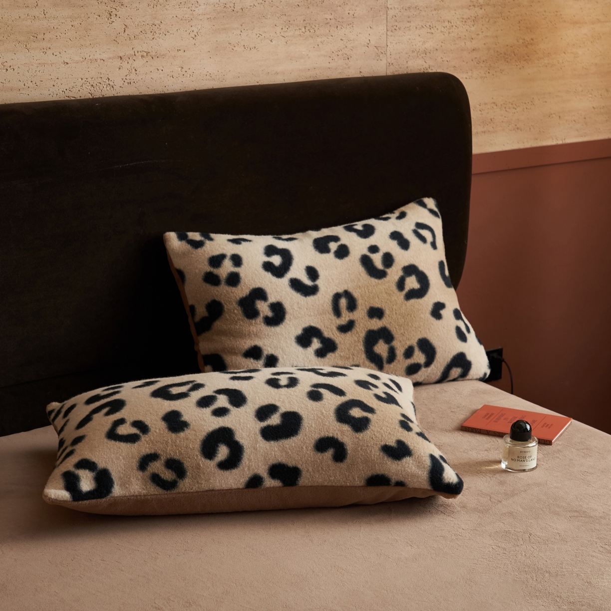 91家纺网 家纺一手货源 找家纺 晨曦家纺 2025新款加厚加绒羊驼绒四件套牛奶绒四件套 豹纹咖