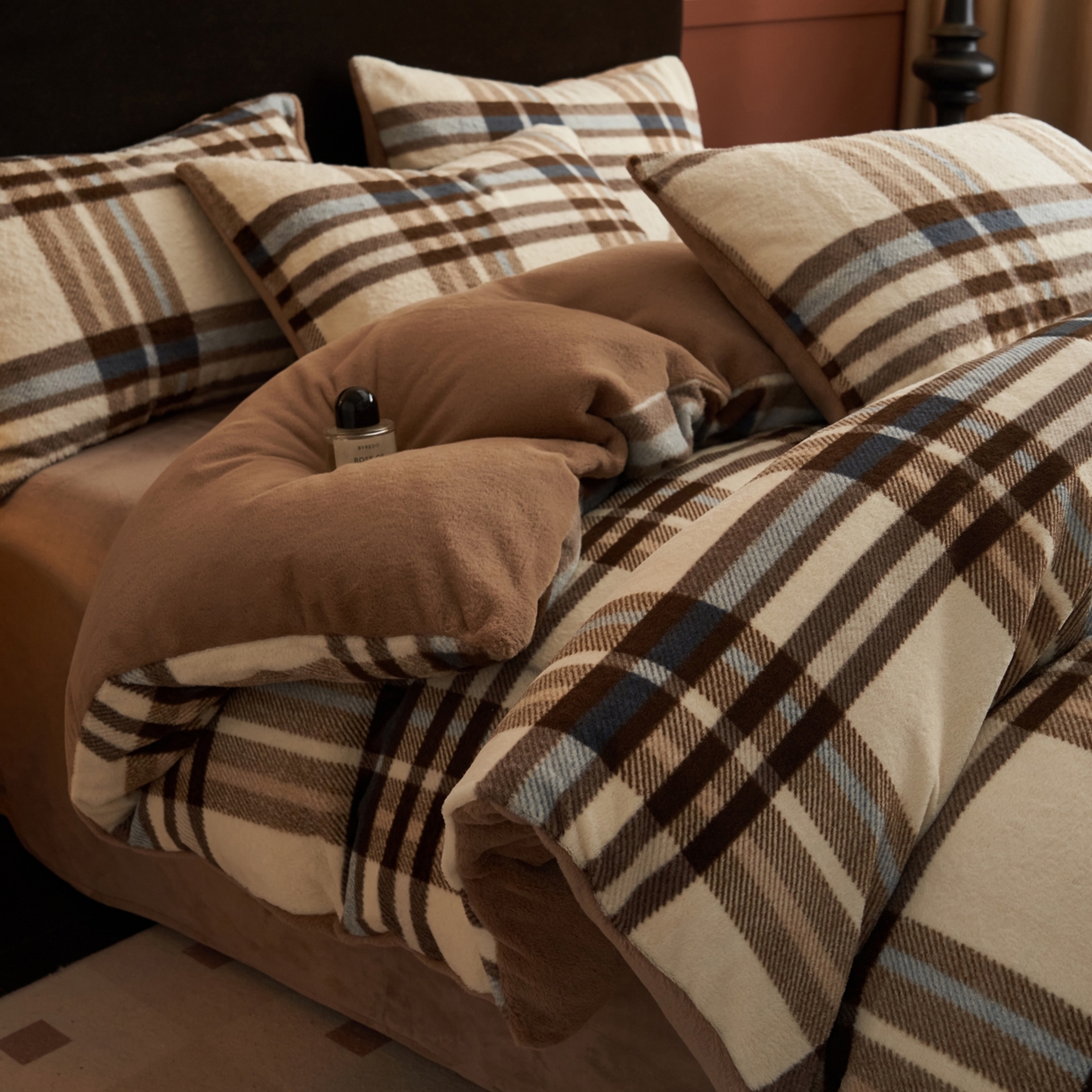 91家纺网 家纺一手货源 找家纺 晨曦家纺 2025新款加厚加绒羊驼绒四件套牛奶绒四件套 素影格