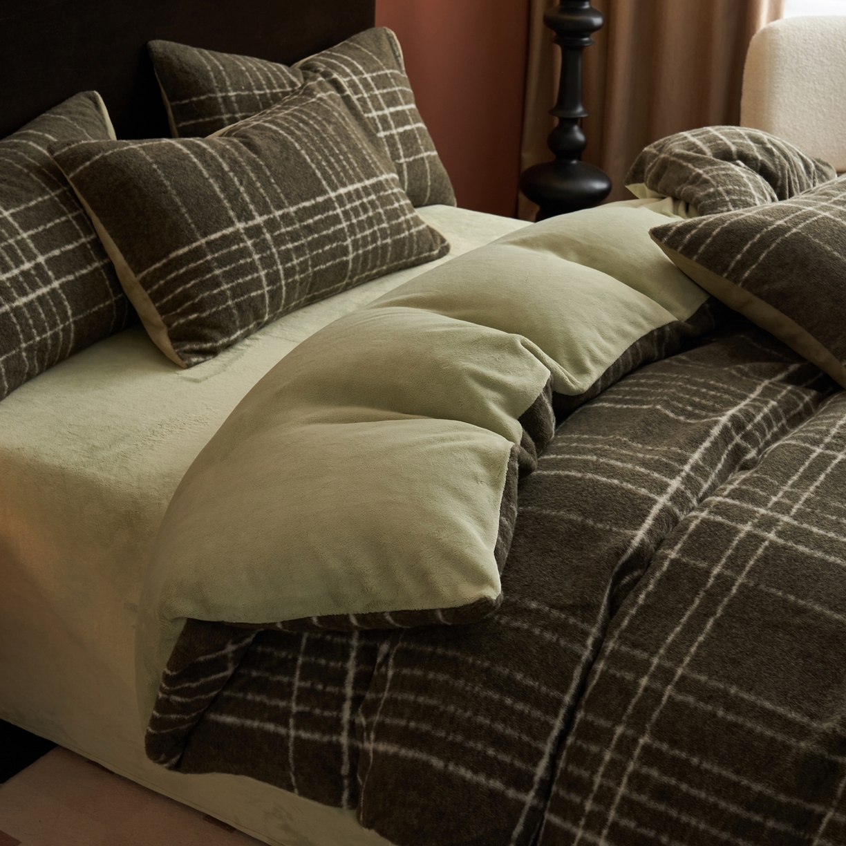 91家纺网 家纺一手货源 找家纺 晨曦家纺 2025新款加厚加绒羊驼绒四件套牛奶绒四件套 年华-奶昔绿