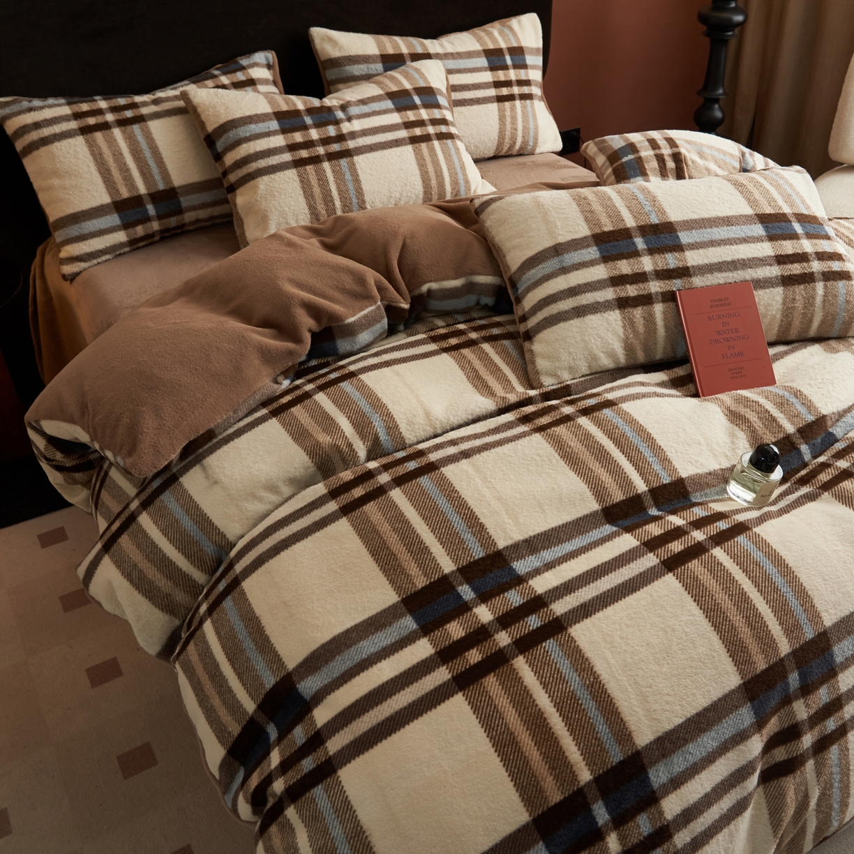 91家纺网 家纺一手货源 找家纺 晨曦家纺 2025新款加厚加绒羊驼绒四件套牛奶绒四件套 素影格