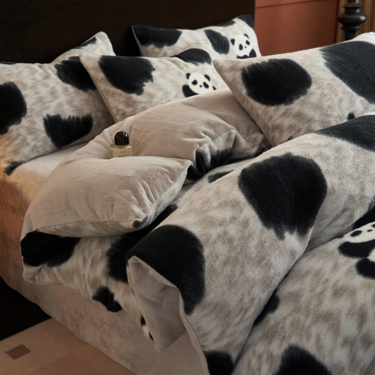 91家纺网 家纺一手货源 找家纺 晨曦家纺 2025新款加厚加绒羊驼绒四件套牛奶绒四件套 熊猫潘达