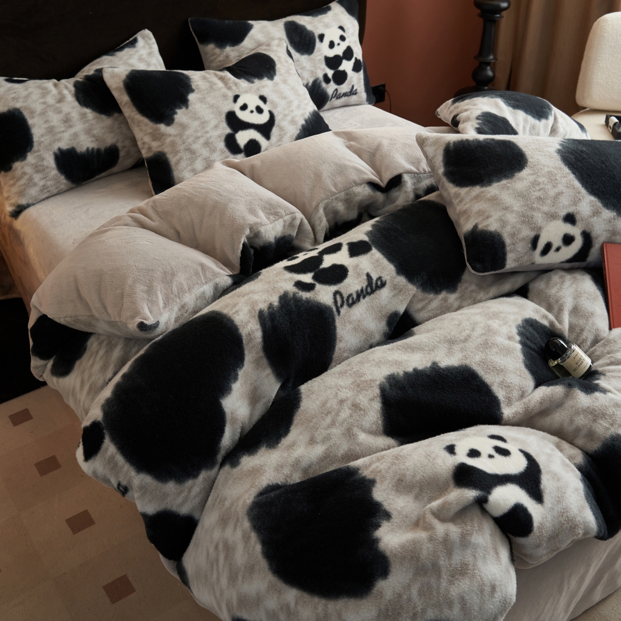 91家纺网 家纺一手货源 找家纺 晨曦家纺 2025新款加厚加绒羊驼绒四件套牛奶绒四件套 熊猫潘达