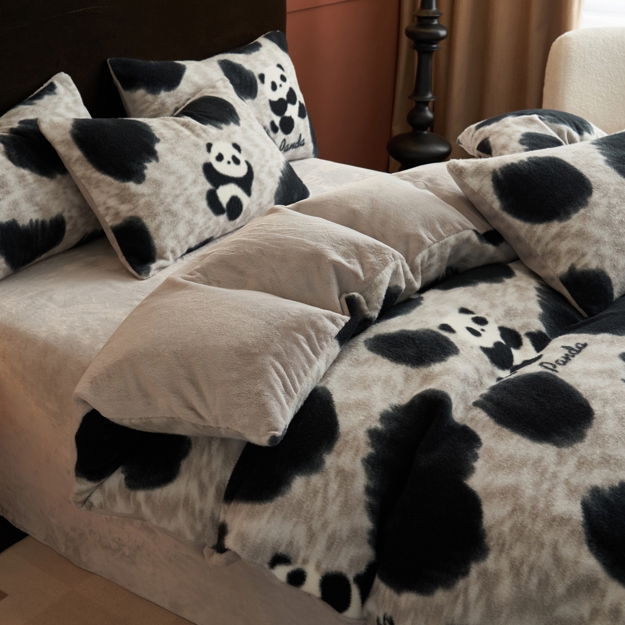 91家纺网 家纺一手货源 找家纺 晨曦家纺 2025新款加厚加绒羊驼绒四件套牛奶绒四件套 熊猫潘达