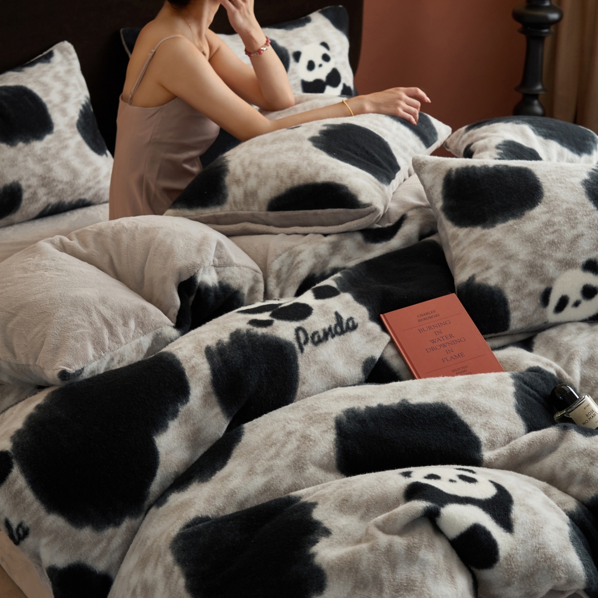 91家纺网 家纺一手货源 找家纺 晨曦家纺 2025新款加厚加绒羊驼绒四件套牛奶绒四件套 熊猫潘达