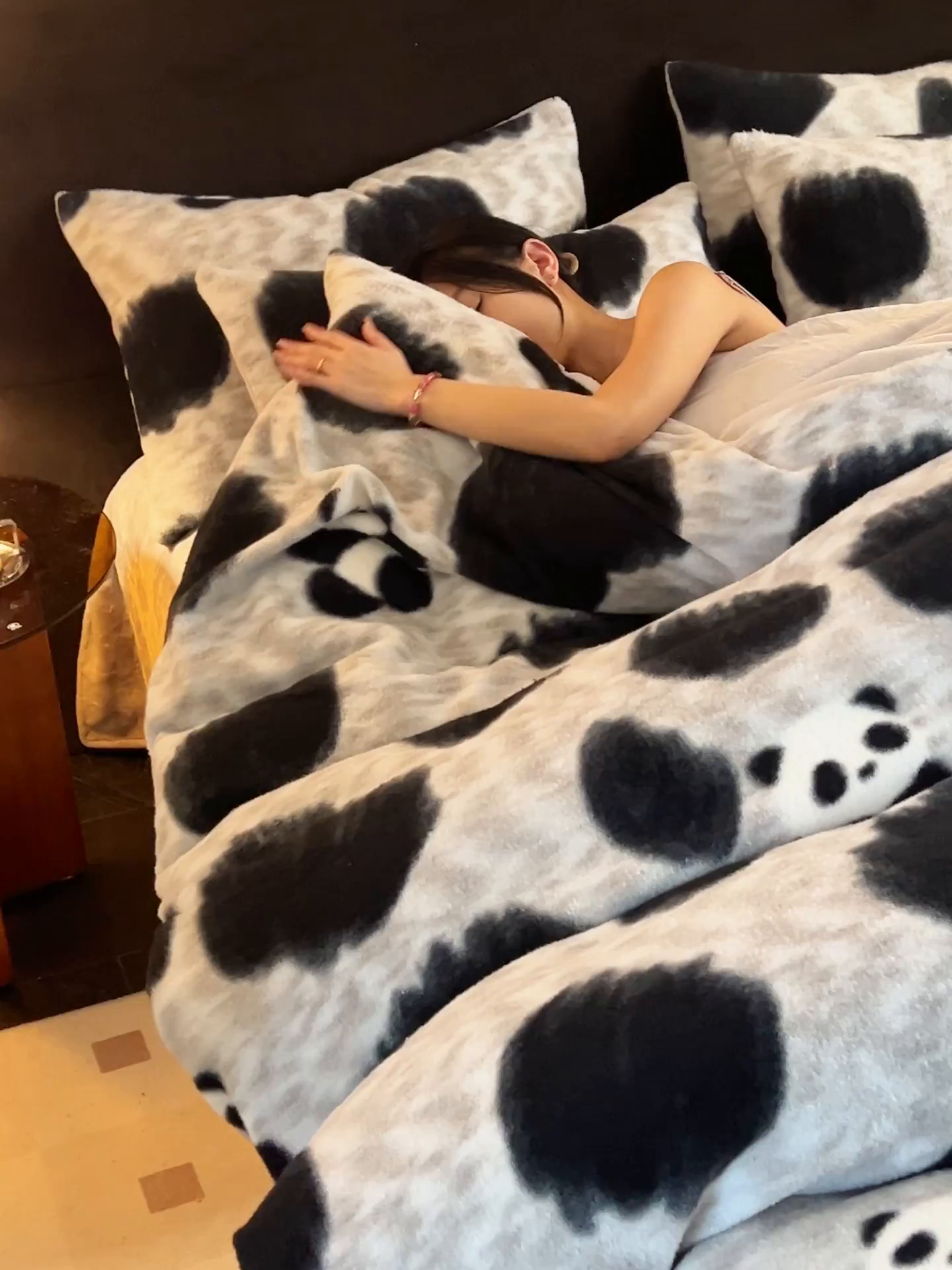 91家纺网 家纺一手货源 找家纺 晨曦家纺 2025新款加厚加绒羊驼绒四件套牛奶绒四件套 熊猫潘达