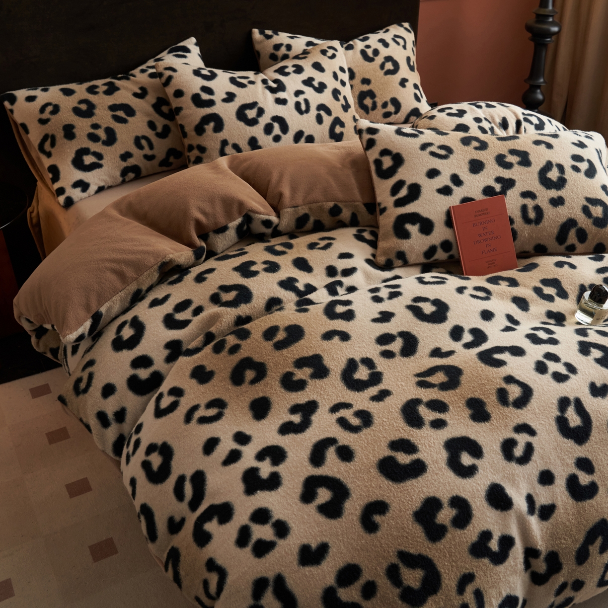 91家纺网 家纺一手货源 找家纺 晨曦家纺 2025新款加厚加绒羊驼绒四件套牛奶绒四件套 豹纹咖