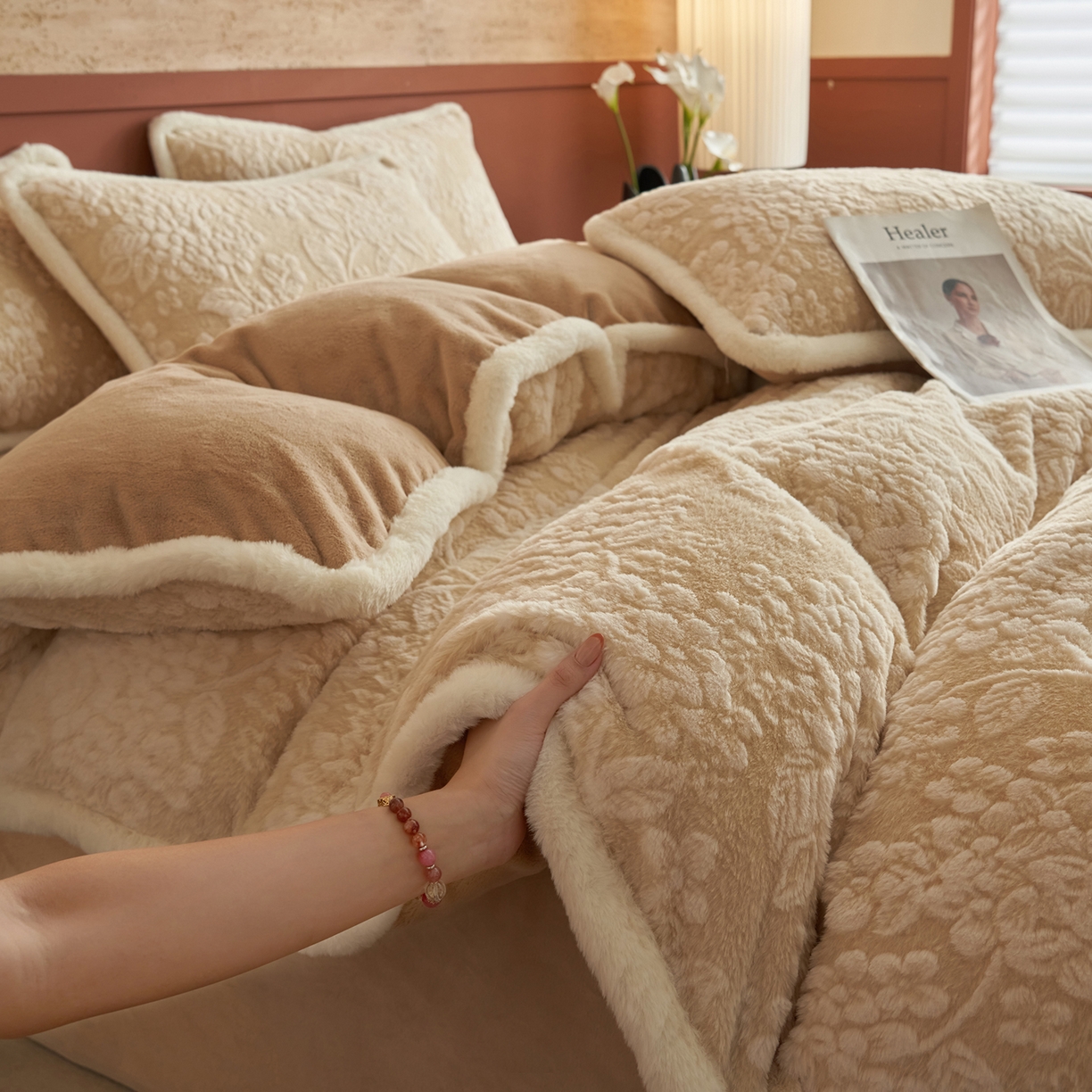 91家纺网 家纺一手货源 找家纺 （总）晨曦家纺 2025新款高克重兔毛绒浪花四件套牛奶绒四件套兔毛边床品