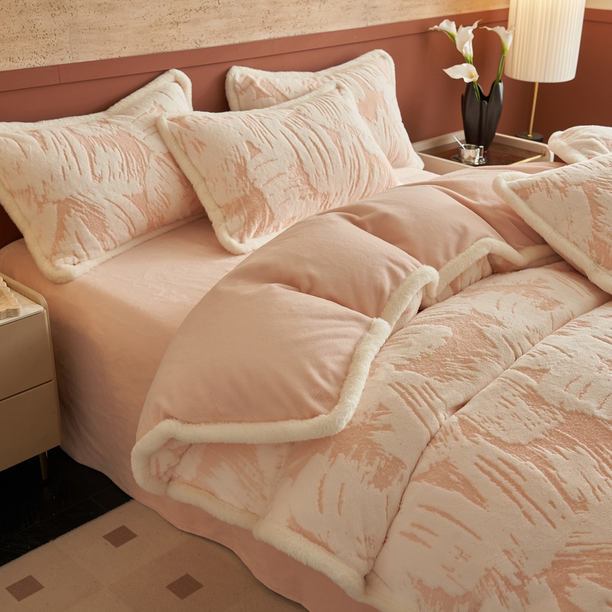 91家纺网 家纺一手货源 找家纺 （总）晨曦家纺 2025新款高克重兔毛绒浪花四件套牛奶绒四件套兔毛边床品