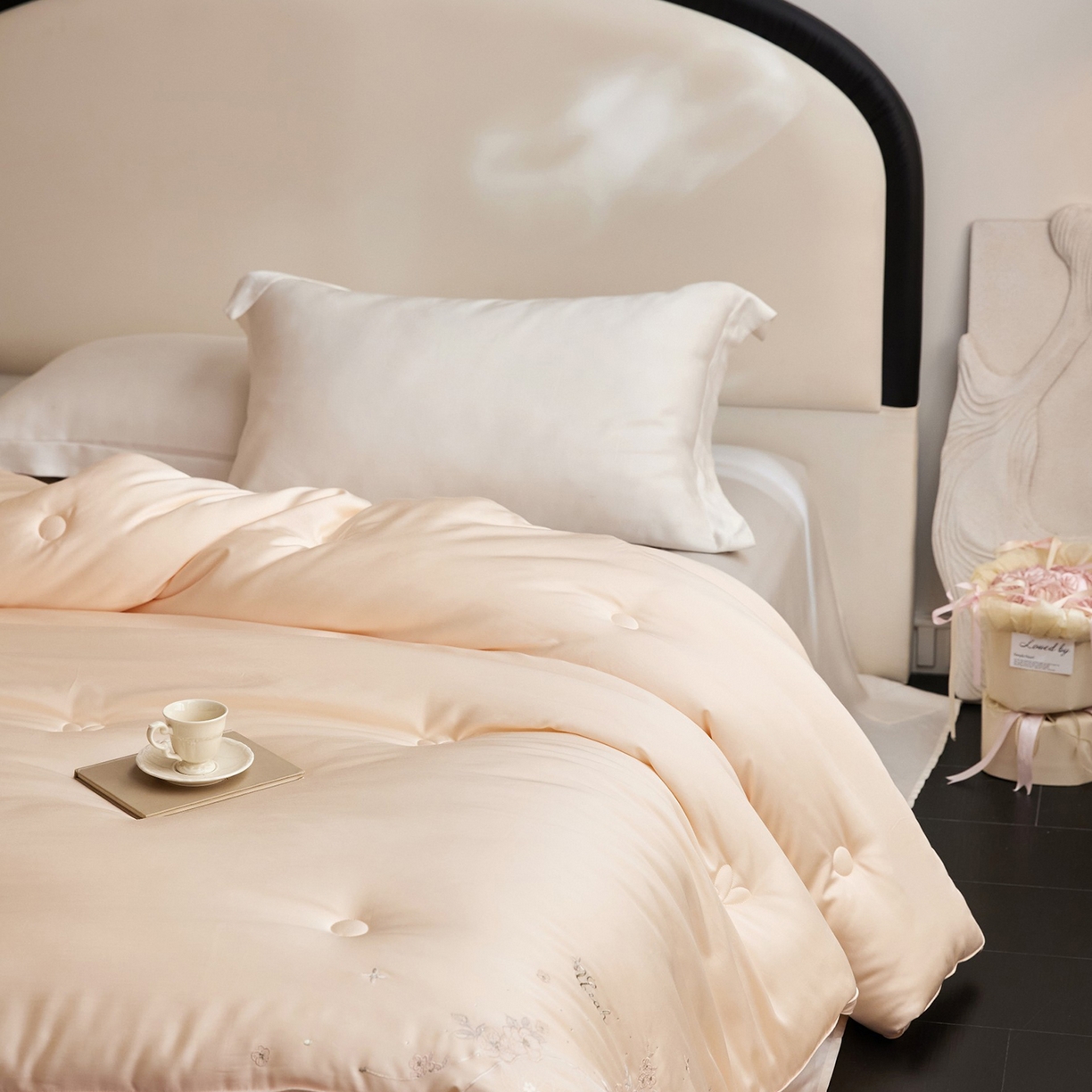 91家纺网 家纺一手货源 找家纺 （总）玖玖爱家纺 2025新款蚕皙暖意绣花被被子被芯