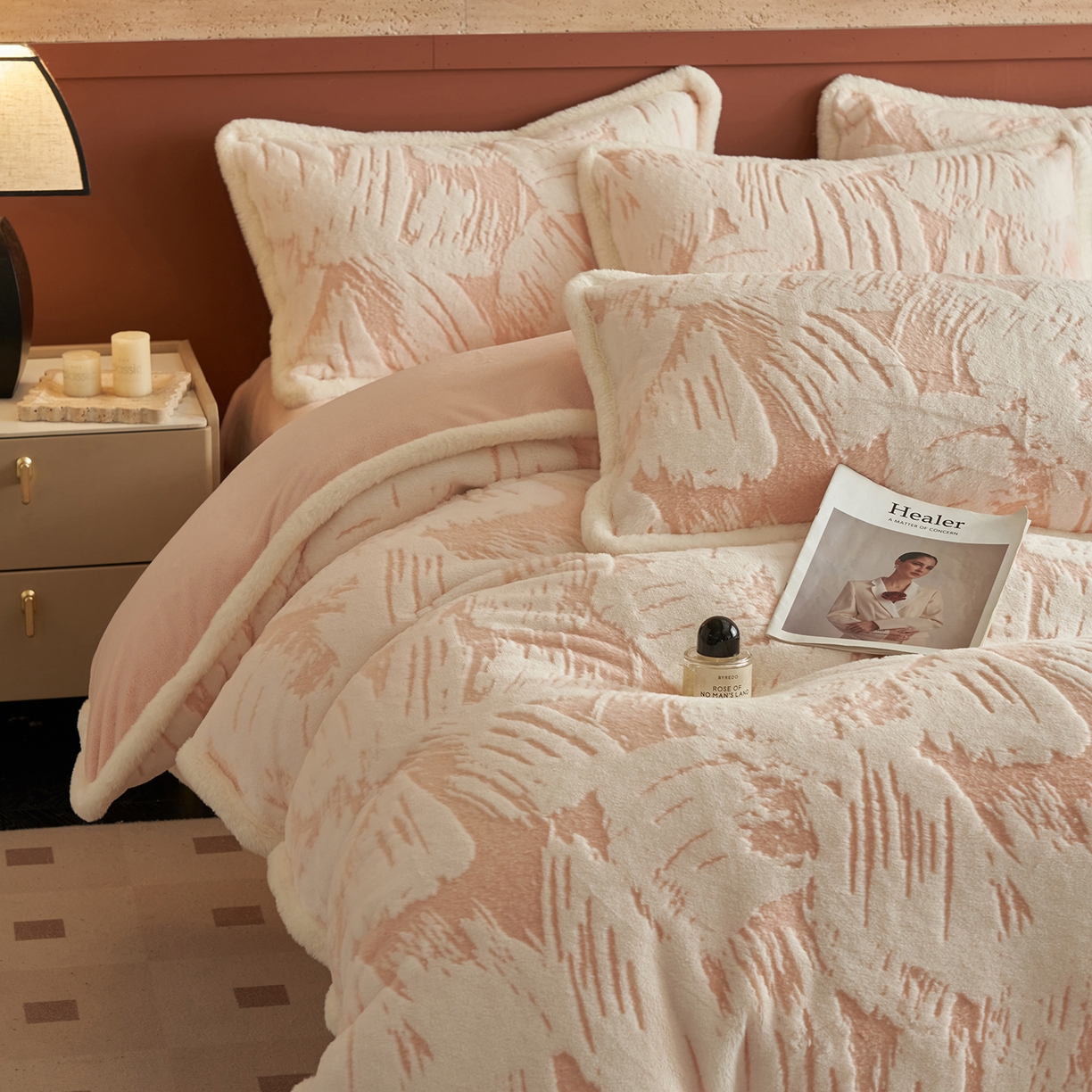 91家纺网 家纺一手货源 找家纺 （总）晨曦家纺 2025新款高克重兔毛绒浪花四件套牛奶绒四件套兔毛边床品