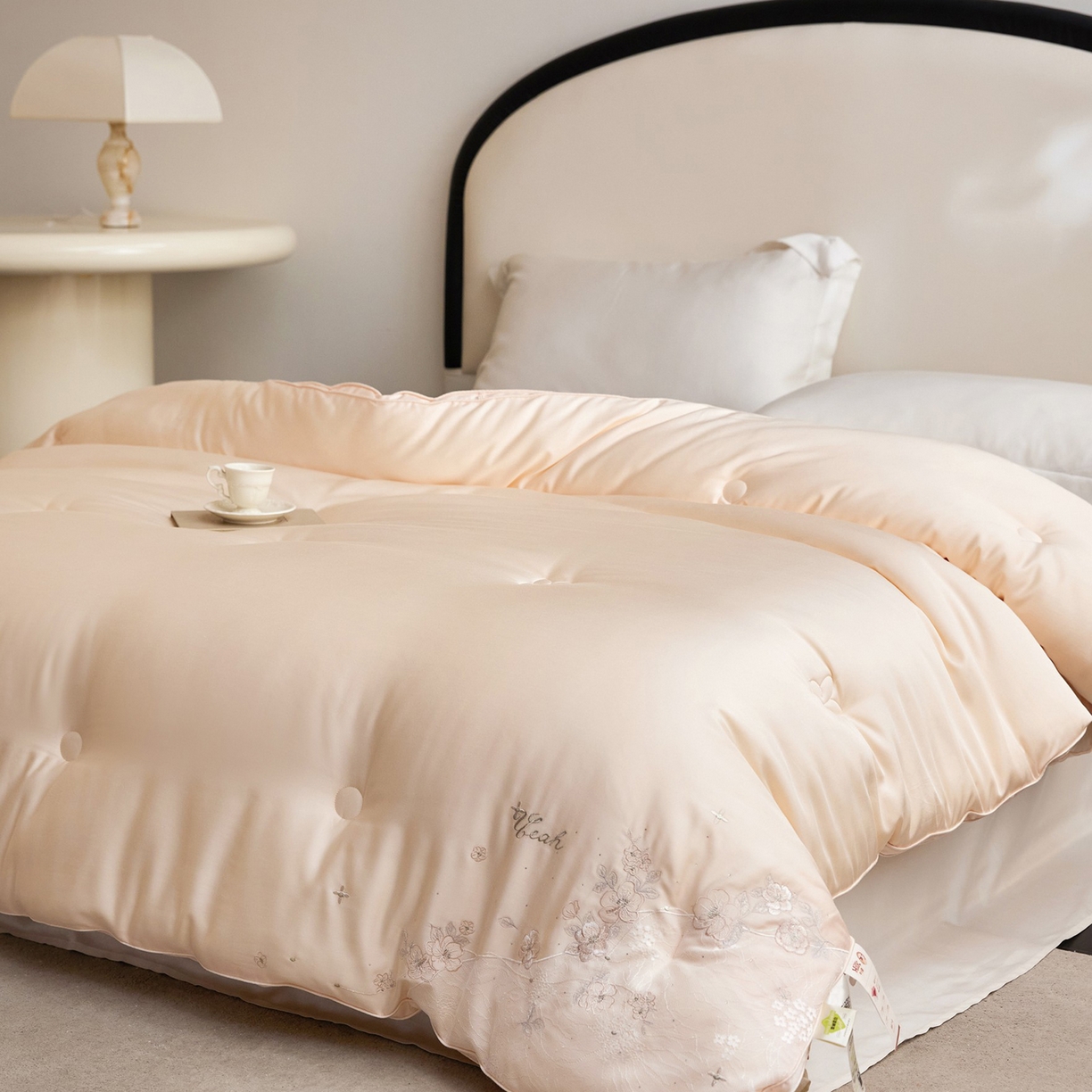 91家纺网 家纺一手货源 找家纺 （总）玖玖爱家纺 2025新款蚕皙暖意绣花被被子被芯