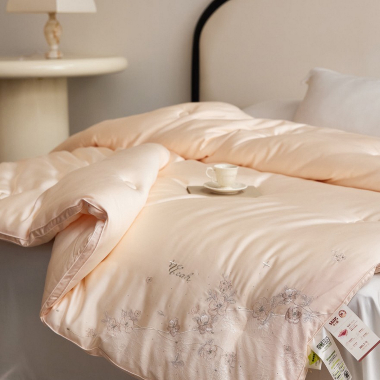 91家纺网 家纺一手货源 找家纺 （总）玖玖爱家纺 2025新款蚕皙暖意绣花被被子被芯