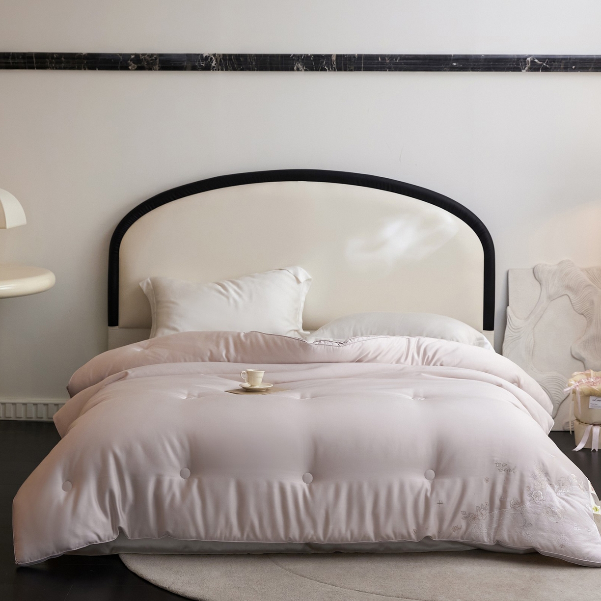 91家纺网 家纺一手货源 找家纺 （总）玖玖爱家纺 2025新款蚕皙暖意绣花被被子被芯