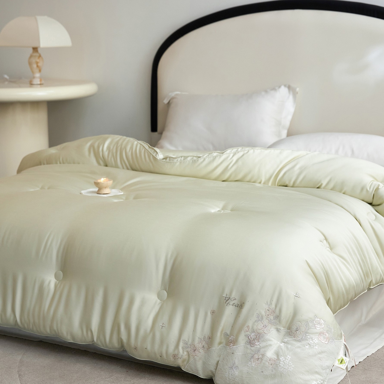 91家纺网 家纺一手货源 找家纺 玖玖爱家纺 2025新款蚕皙暖意绣花被被子被芯 青雅绿