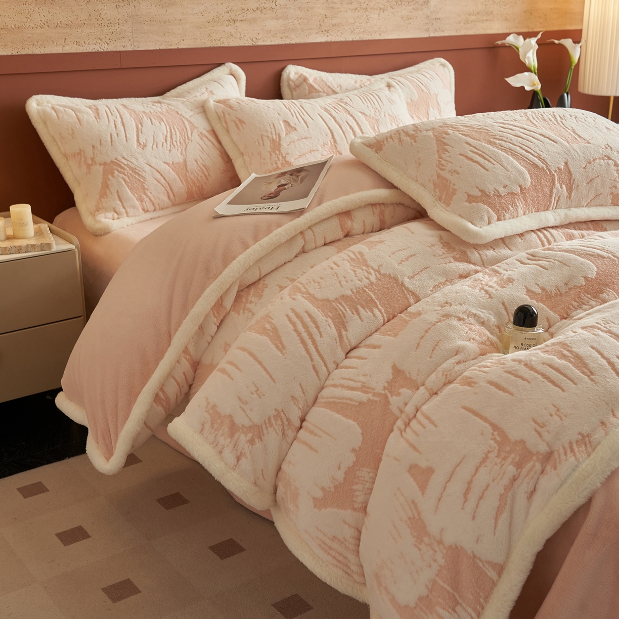 91家纺网 家纺一手货源 找家纺 （总）晨曦家纺 2025新款高克重兔毛绒浪花四件套牛奶绒四件套兔毛边床品