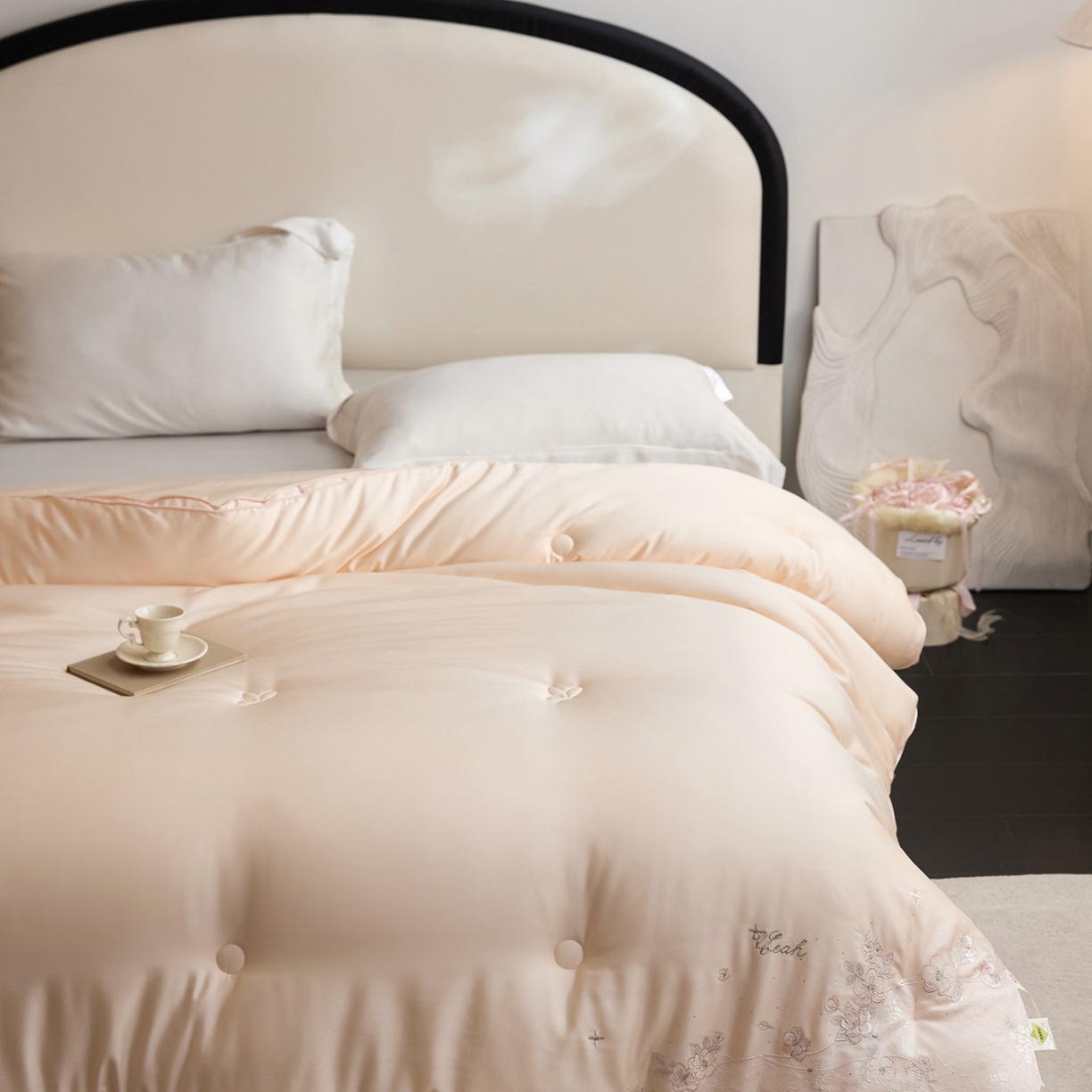 91家纺网 家纺一手货源 找家纺 （总）玖玖爱家纺 2025新款蚕皙暖意绣花被被子被芯