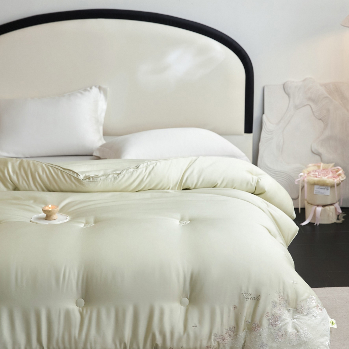 91家纺网 家纺一手货源 找家纺 玖玖爱家纺 2025新款蚕皙暖意绣花被被子被芯 青雅绿